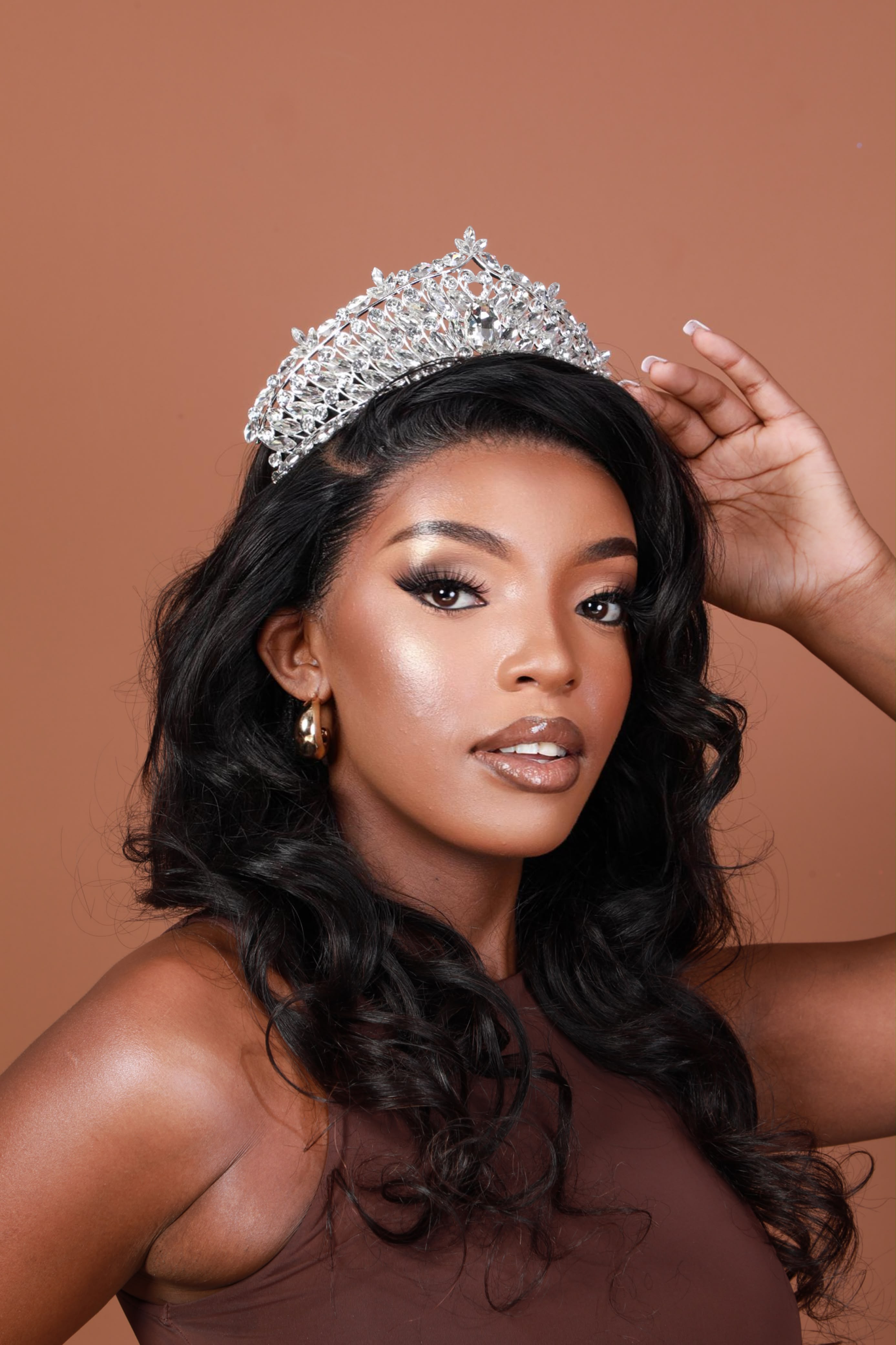 A queen wearing a Queenette crystal crown